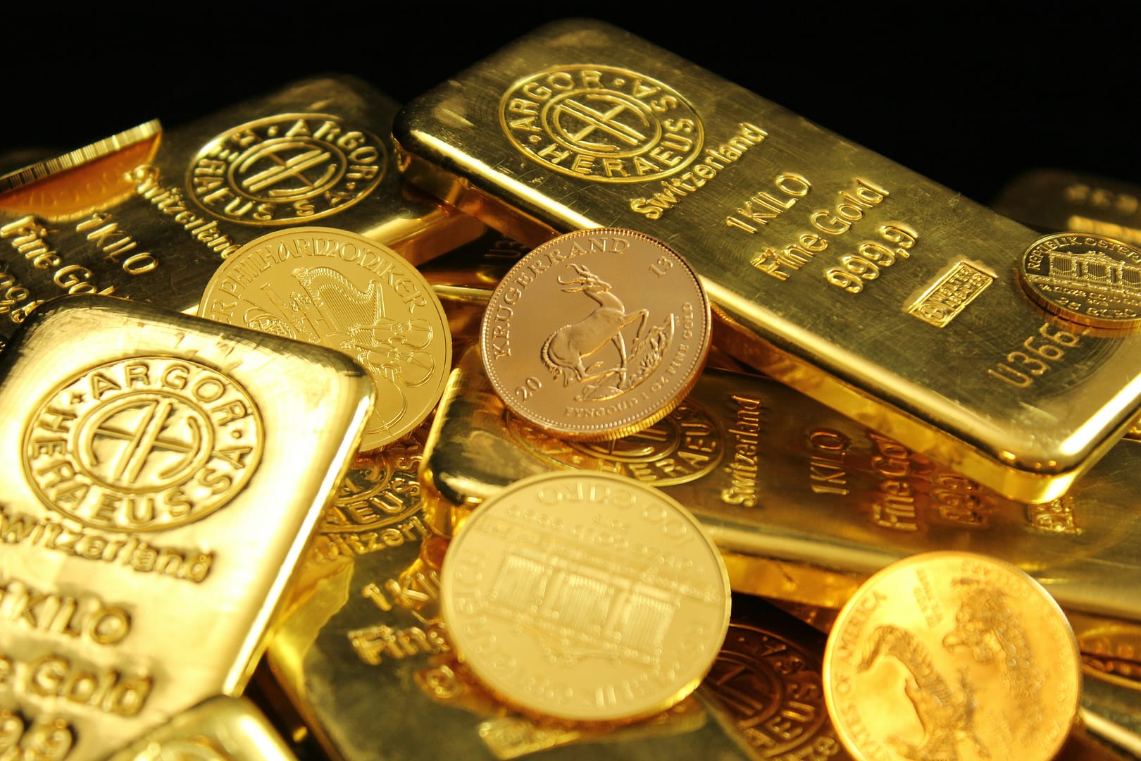 “Investors on Edge as Gold Falls and Wall Street