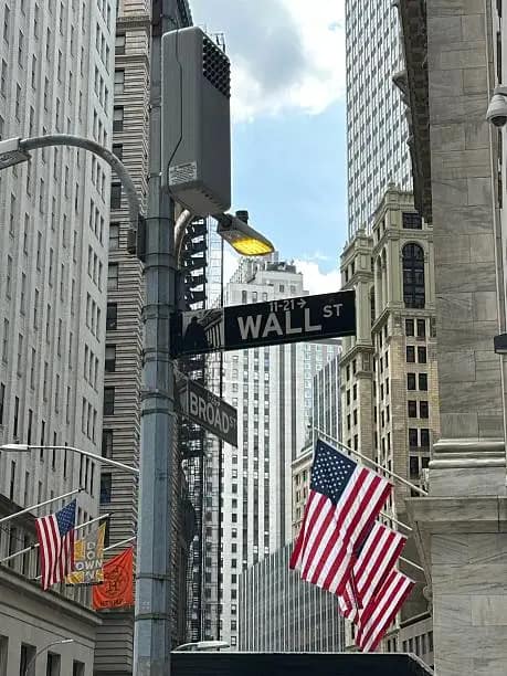 “Wall Street on Edge as Mega-Cap Earnings Storm Collides With Fed